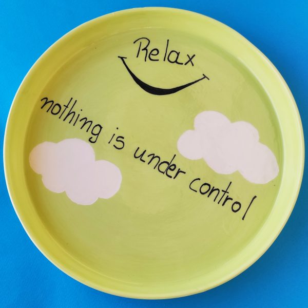 Χειροποίητο Κεραμικό Πιάτο "Relax Nothing is Under Control" - Divine Vibes
